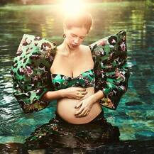 PHOTOS: લગ્ન પહેલા જ બાળકને જન્મ આપશે આ બોલિવૂડ એક્ટ્રેસ, ફોટોશૂટની તસવીર થઈ વાયરલ