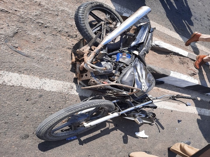 Rajkot accident between two bike and eco car one died રાજકોટઃ ઇકો કારે બે બાઇકને લીધા એડફેટે, એકનું મોત, જાણો વિગતે