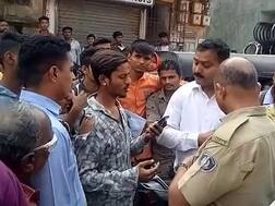 સુરત: સ્કુલે જતી વિદ્યાર્થિનીની રોમિયો કરતો હતો છેડતી, લોકોએ ઝડપીને ચખાડ્યો બરાબરનો મેથીપાક