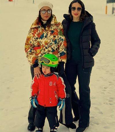 મુંબઈ: કરિના કપૂર ખાન અને સૈફ અલી ખાનનો લાડલો તૈમૂર અલી ખાન સ્વિટઝરલેન્ડમાં વેકેશન પર છે. સ્વિટઝરલેન્ડમાં બરફના પહાડો વચ્ચે મમ્મી કરિના અને માસી કરિશ્મા કપૂર સાથે મસ્તી કરતી તૈમૂરની તસવીરો સામે આવી છે. 