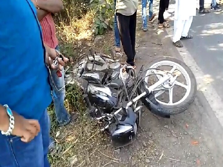 Container and bike accident at Vapi Dharampur highway near mota podha village વાપી ધરમપુર રોડ પર મોટાપોઢા ગામે કન્ટેનર અને બાઈક વચ્ચે અકસ્માત, વિદ્યાર્થીનું ઘટના સ્થળે મોત