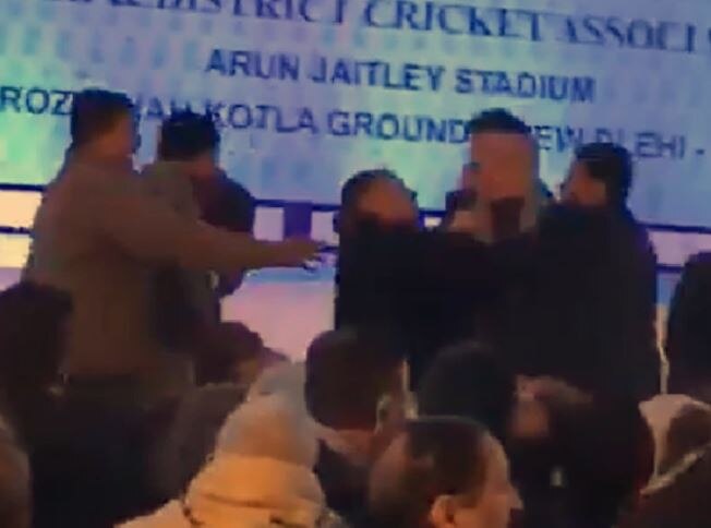 A scuffle broke out during agm of delhi and districts cricket association DDCAની બેઠકમાં મારામારી, ગૌતમ ગંભીરે દોષિઓ પર બેન લગાવવાની કરી માંગ