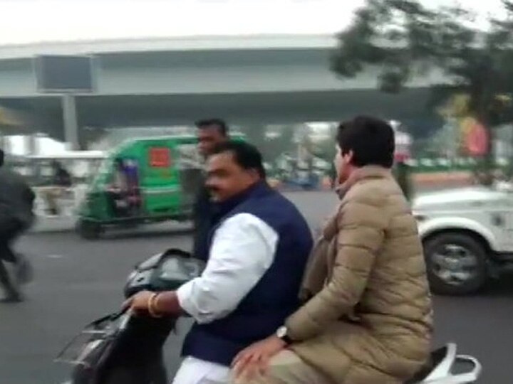 Rs 6,100 fine for Congress worker with Priyanka Gandhi Vadra ride of Scooter પ્રિયંકા ગાંધીને સ્કૂટી પર લઈ જવા કોંગ્રેસના નેતાને ભારે પડ્યું, જાણો કેમ