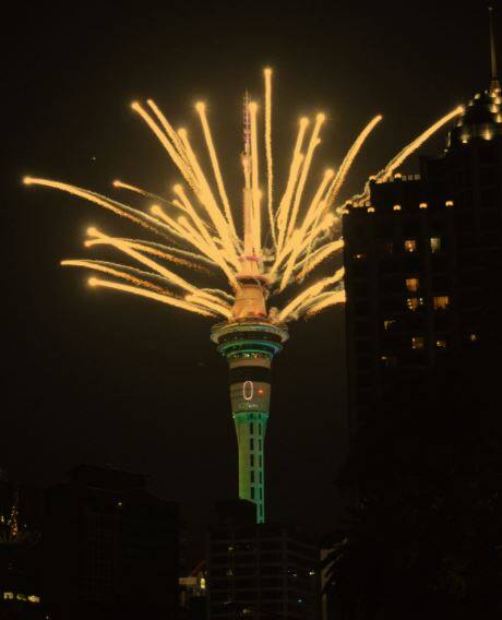 ન્યૂ યર પર અમદાવાદ, કોલકાતા, બેંગલુરુ, અમદાવાદ, તિરુવનંતપુરમ, હૈદરાબાદ, લખનઉ, પટના જેવા શહેરોમાં ખાસ તૈયારી કરવામાં આવે છે. આ શહેરોમાં જાણીતા સ્થળ પર લોકો એકત્રિત થઈને નવા વર્ષને વધાવે છે.