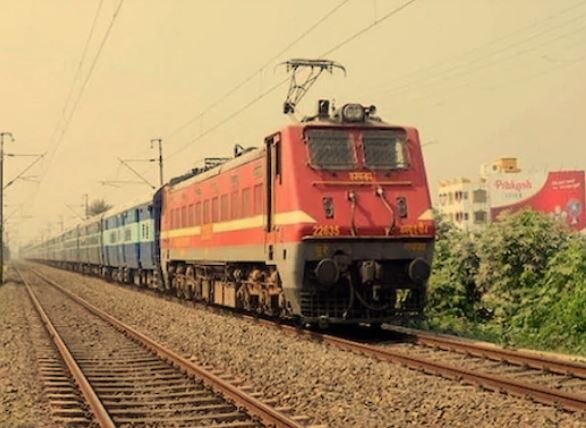 Railway raises basic passenger fares nationwide નવા વર્ષ પર રેલ યાત્રીઓને ઝટકો, રેલવેએ ભાડામાં કર્યો વધારો, જાણો વિગત