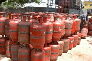 નવા વર્ષે મોંઘવારીનો વધુ એક ઝાટકો, LPG સિલિન્ડરની કિંમતમાં થયો વધારો