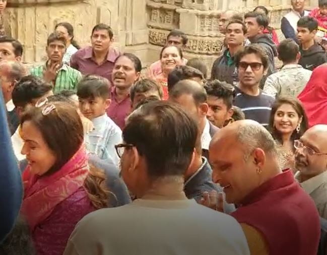 Ambani family prayers at Dwarkadhish temple on new year at Dwarka Gujarat અંબાણી પરિવારે નવા વર્ષે દ્વારકાધીશના કર્યા દર્શન, જુઓ તસવીર