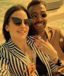 મધદરિયે ક્રૂઝ પર ‘DJ વાલે બાબુ’ ગર્લને હાર્દિક પંડ્યાએ કિસ કરીને કર્યું પ્રપોઝ, જુઓ સગાઈની તસવીરો