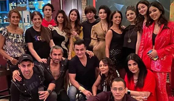 બૉલીવુડના કિંગ શાહરૂખે સાથીઓને આપી નવા વર્ષની ગ્રાન્ટ પાર્ટી, જુઓ તસવીરો