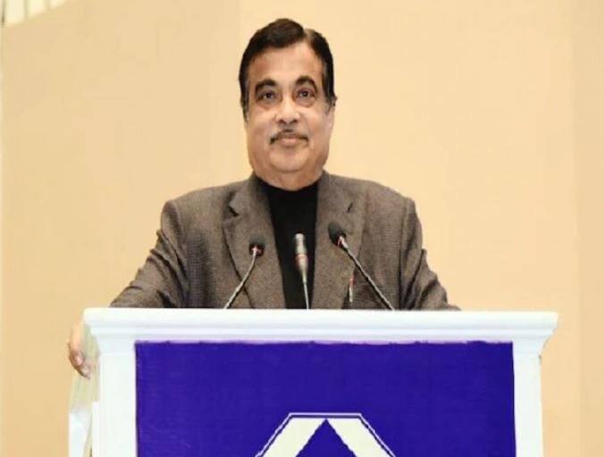 Nitin gadkari says shiv sena compromised with its ideology for cm post નીતિન ગડકરી બોલ્યા- ભગવા છોડી કૉંગ્રેસના 'રંગમાં રંગાઈ' ગઈ છે શિવસેના