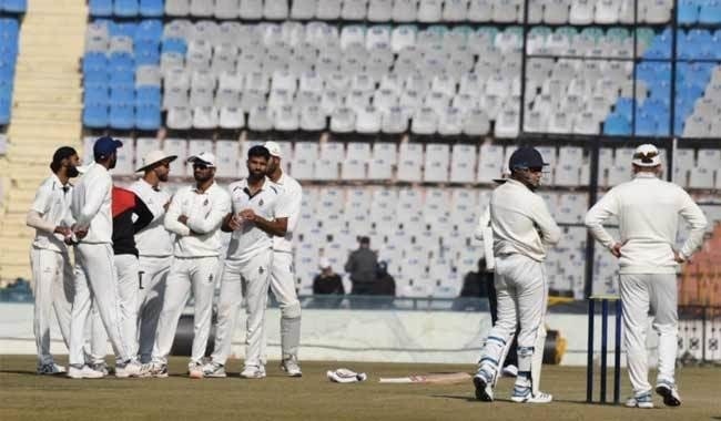 ranji trophy shubman gill abuses umpire after being given out decision overturned રણજી ટ્રોફીના ઇતિહાસનો સૌથી મોટો વિવાદ, આઉટ છતા આ ખેલાડીએ ના છોડ્યું મેદાન