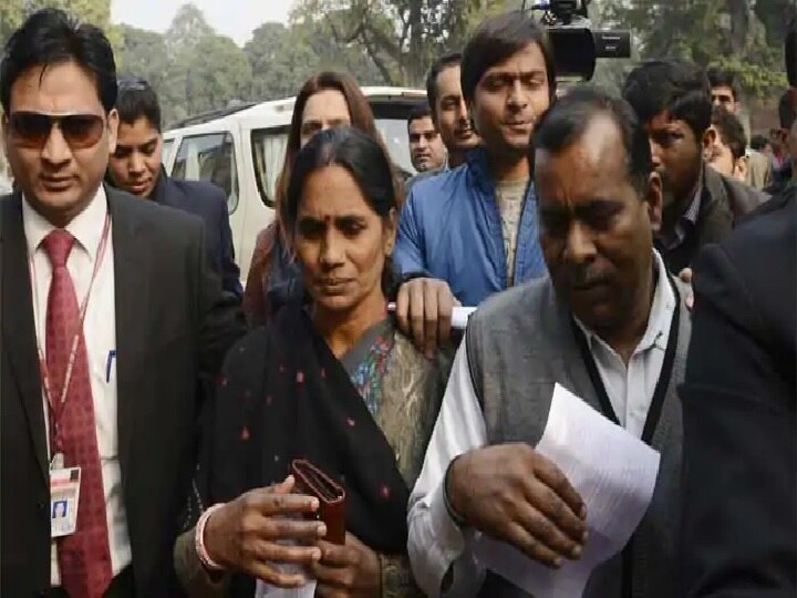 Nirbhaya case 2012 Delhi gang rape victim mother and father statement after verdict નિર્ભયા કેસના આરોપીઓ સામે ડેથ વોરંટ જાહેર થયા બાદ નિર્ભયાના માતા-પિતાએ શું આપી પ્રતિક્રિયા, જાણો વિગતે