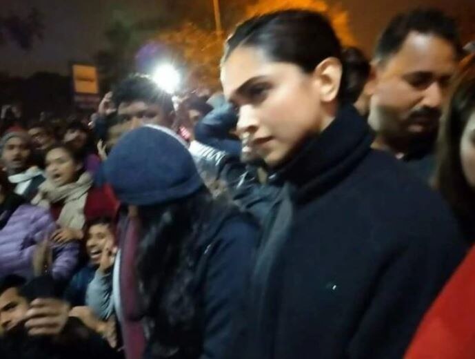Actress Deepika padukone attends kanhaiya kumar demonstration against jnu violence JNU પહોંચી દીપિકા પાદૂકોણ, ઘાયલ વિદ્યાર્થી નેતા આઈશી ઘોષ સાથે કરી મુલાકાત
