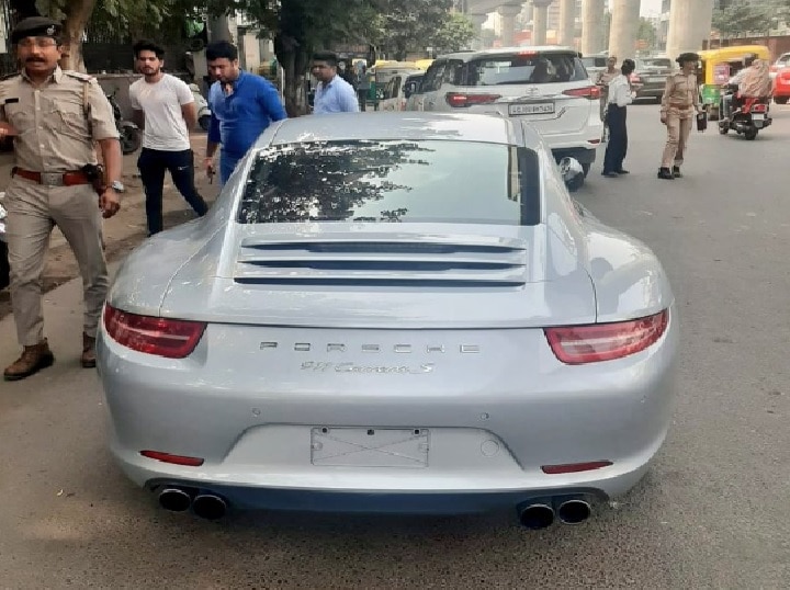 Ahmedabad rto slaps fine of Rs 27 68 lakh on luxurious Porsche car અમદાવાદ RTO એ આ કારને ફટકાર્યો ભારતનો સૌથી મોટો દંડ, રકમ જાણીને આંખો થઈ જશે પહોળી