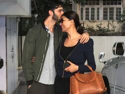 Pics: પબ્લિક પ્લેસમાં ખુલ્લેઆમ સુષ્મિતા સેનને બોયફ્રેન્ડ રોહમને કરી કિસ, જુઓ તસવીરો