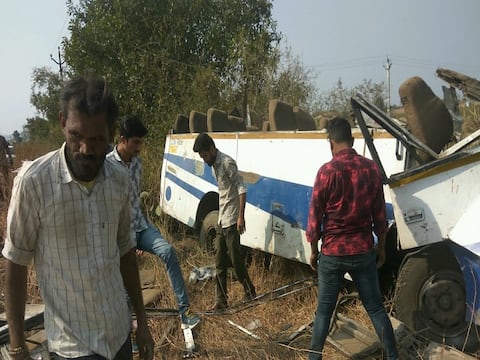 જૂનાગઢઃ ખાનગી બસનો થયો અકસ્માત, 6નાં મોત, આવી થઈ બસની હાલત જૂનાગઢઃ ખાનગી બસનો થયો અકસ્માત, 6નાં મોત, આવી થઈ બસની હાલત
