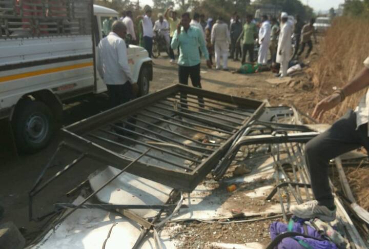 અક્સ્માત બાદ બસની ઉપરનું છાપરું અલગ થઈ ગયું હતું. ડ્રાઇવર નશામાં બસ ચલાવતો હોવાનો આરોપ બસમાં મુસાફરી કરતાં અન્ય પેસેન્જરોએ લગાવ્યો હતો.