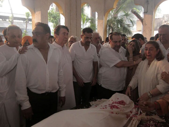 Pics: Bollywood star attend Ritu Nanda Funeral Pics: રિતુ નંદાના અંતિમ દર્શનમાં પહોંચ્યો બચ્ચન પરિવાર, કપૂર પરિવારના સભ્યો ભાવુક જોવા મળ્યાં
