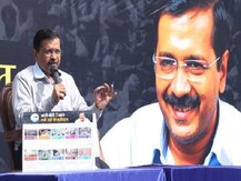 દિલ્હી ચૂંટણી: ચૂંટણી ઢંઢેરા પહેલા કેજરીવાલે જાહેર કર્યું 10 કામોનું ગેરંટી કાર્ડ