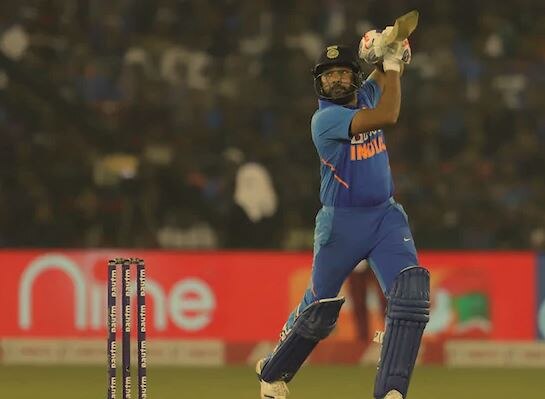 Rohit sharma 29th odi century break sanath jayasuriya record હિટમેન રોહિત શર્માએ કરિયરની 29મી સદી ફટકારતા તોડ્યો શનથ જયસૂર્યાનો રેકોર્ડ, જાણો