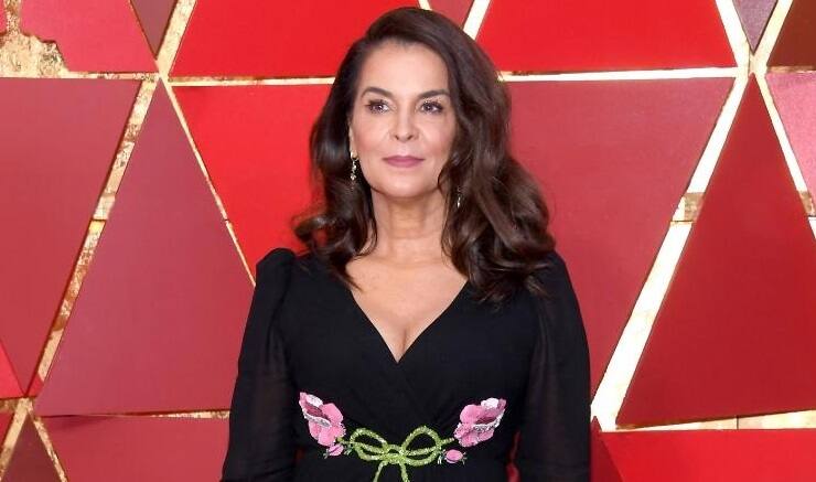 harvey weinstein annabella sciorra trial statement he raped me આપવીતી જણાવતાં કોર્ટમાં રડી પડી આ જાણીતી એક્ટ્રેસ, કહ્યું- મારા ઘરે આવ્યો ને મારા પર ચઢી ગયો અને પછી....