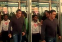 ગોવા એરપોર્ટ પર ચાહકે સેલ્ફી લેવાનો કર્યો પ્રયાસ, સલમાન ખાને ફોન ઝૂંટવી લીધો, વીડિયો વાયરલ