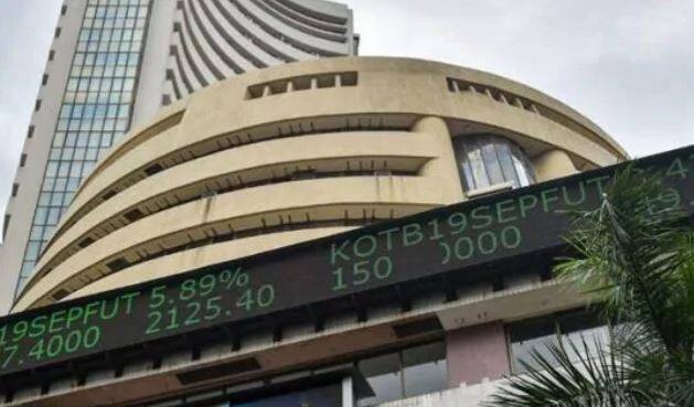 Budget 2020 LIVE: Sensex Falls Over 700 Points Union Budget 2020: બજેટ વચ્ચે બજારમાં ધોવાણ, સેન્સેક્સમાં 650થી વધુના પોઇન્ટનો કડાકો