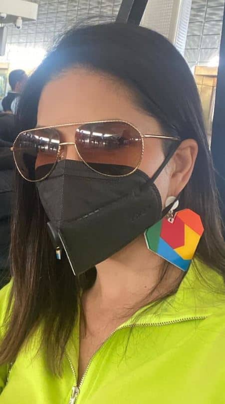 સનીએ પોતાની તસવીર ઈન્સ્ટાગ્રામ પર શેર કરતા લખ્યું કે, “સુરક્ષિત રહેવું એક નવો ટ્રેન્ડ છે. તમારી આસપાસ થઈ રહેલી વસ્તુઓને ઈગ્નોર ન કરો અને એવું ના વિચારો કે કોરોના વાયરસ તમને પ્રભાવિત નહીં કરે.”(તસવીર-ઈન્સ્ટાગ્રામ)