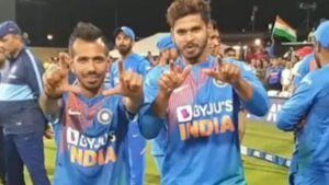 INDvsNZ: જીત મળતાં જ મેદાન પર બધા ખેલાડીઓની વચ્ચે નાંચવા લાગ્યા આ બે ક્રિકેટરો, વીડિયો થઇ ગયો વાયરલ