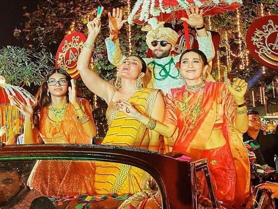 Pics: Actress Kareena and Karisma Kapoor arrived with brother Arman Jain marriage ceremony અરમાન-અનિસા મેરેજ: ભાઈ લગ્નમાં કરિના, કરિશ્માનો જોવા મળ્યાં હટકે અંદાજ, કઈ-કઈ હસ્તીઓએ આપી હાજરી