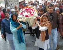 ટીવી અભિનેત્રીના પિતાનું નિધન, બે બહેનોએ પિતાને મુખાગ્નિ આપી અંતિમ સંસ્કાર કર્યાં