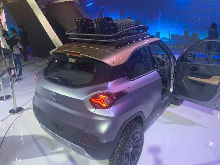 Tata HBX: ઓટો એકસપોના પ્રથમ દિવસે ટાટાએ તેની કોન્સેપ્ટ સ્મોલ કાર Tata HBX રજૂ કરી હતી.આ કાર મહિન્દ્રા KUV 100ને ટક્કર આપશે. માઇક્રો એસયુવીની ડિઝાઇન હેરિયરને મળતી આવે છે. કારનું ઈન્ટિરિયર અલ્ટ્રોઝને મળતું આવે છે.