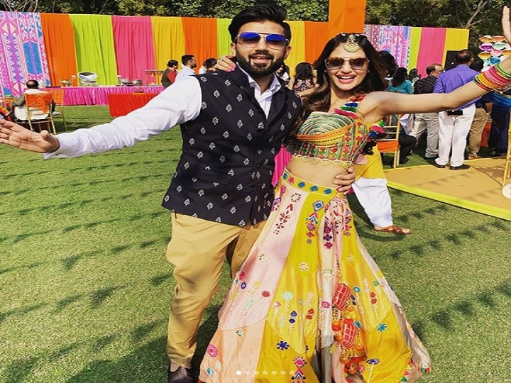 nusrat jahan trolled over dance photo with husband nikhil viral નુસરત જહાંએ પતિ સાથે ડાન્સ કરતી તસવીરો કરી શેર, યૂઝર્સે કહ્યું- ક્યારેક સંસદમાં પણ જાઓ