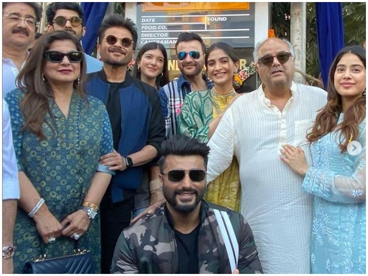 Anil kapoor with family unveils on father name surendra kapoor chowk at chambur mumbai અનિક કપૂરે પોતાના પિતા સુરિન્દર કપૂરના નામ પર ચોકનું કર્યું લોકાર્પણ