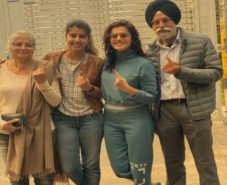 દિલ્હી વિધાનસભા ચૂંટણી: બોલીવૂડ એક્ટ્રેસ તાપસી પન્નુએ પરિવારે સાથે કર્યું મતદાન દિલ્હી વિધાનસભા ચૂંટણી: બોલીવૂડ એક્ટ્રેસ તાપસી પન્નુએ પરિવારે સાથે કર્યું મતદાન