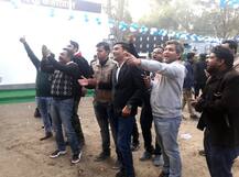 દિલ્હી ચૂંટણી પરિણામઃ તૈયાર થઇ 'વિજય રથ'ની ગાડી, થોડીવારમાં કેજરીવાલ કરશે સવારી, Photos