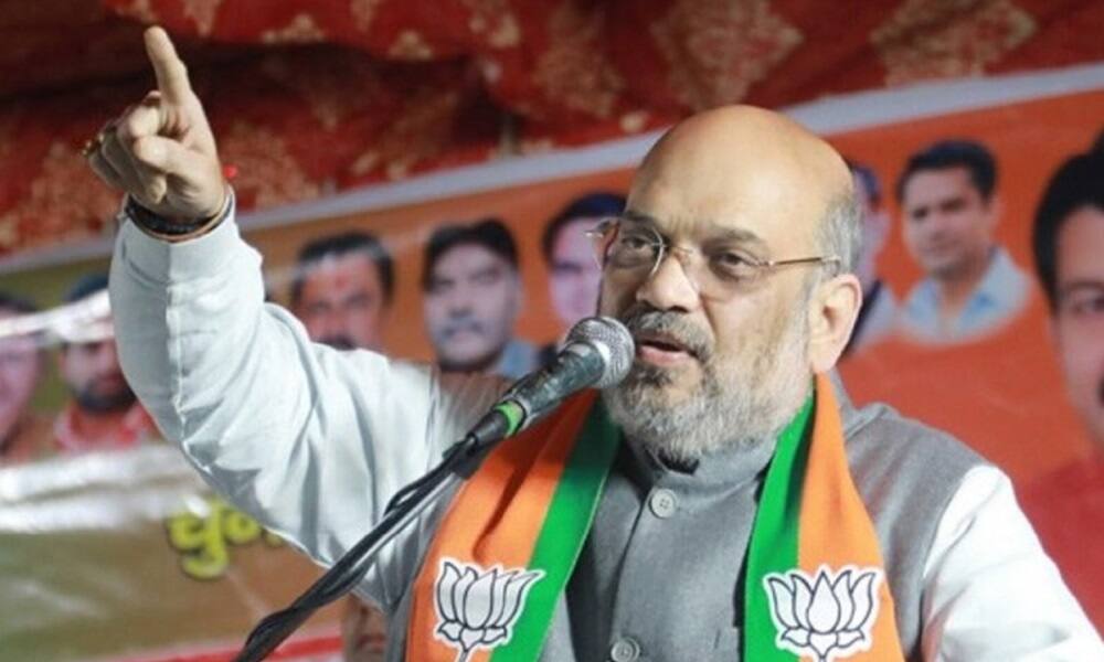 delhi elections result aam aadmi party amit shah shaheen bagh current Delhi Election Result: અમિત શાહના પોસ્ટર સાથે AAP કાર્યકર્તાઓએ પૂછ્યું- ‘કરંટ લાગ્યો કે શું?’