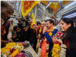 Delhi Election Results:જીત બાદ કેજરીવાલે પરિવાર સાથે કર્યા હનુમાનજીના દર્શન, સિસોદિયા પણ હતા સાથે
