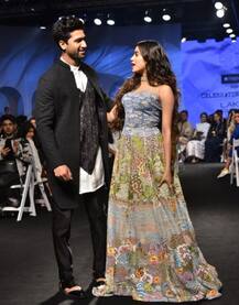 વિક્કી કૌશલ સાથે ખૂબસૂરત અંદાજમાં જાનવી કપૂરે કર્યું રેમ્પ વોક, જુઓ તસવીરો