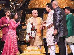 નેહા કક્કડ-આદિત્યએ લગ્ન કરી લીધા? આદિત્ય વરમાળા લઈને નેહાને પહેરાવવાની તૈયારી કરતો હતો પછી....