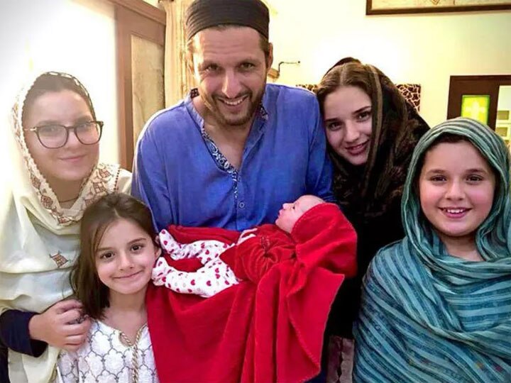 Pakistan Former Player Shahid Afridi blessed with a baby girl પાકિસ્તાનનો ભૂતપૂર્વ ક્રિકેટર પાંચમી દિકરીનો બન્યો પિતા? ફેન્સે કેવી કરી કોમેન્ટ્સ? જાણો