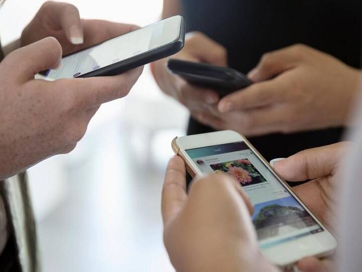 યૂઝર્સની પ્રાઈવેટ વાતો સાંભળતી હતી આ મેસેજિંગ એપ, ગૂગલે પ્લે સ્ટોર પરથી હટાવી Gogoole remove massaging app totok from play store યૂઝર્સની પ્રાઈવેટ વાતો સાંભળતી હતી આ મેસેજિંગ એપ, ગૂગલે પ્લે સ્ટોર પરથી હટાવી