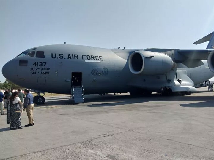 US Air Force plane landed at Ahmedabad airport ડોનાલ્ડ ટ્રમ્પના આગમન પહેલાં US એરફોર્સનું પ્લેન અમદાવાદ એરપોર્ટ પર થયું લેન્ડિંગ