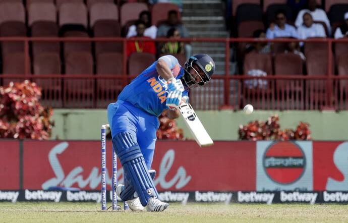 india vs new zealand warm up match: ish sodhi praised rishabh pant batting પ્રેક્ટિસ મેચમાં પંતની ફટકાબાજીથી ડર્યો આ બૉલર, બોલ્યો- તે ખતરનાક બેટ્સમેન........
