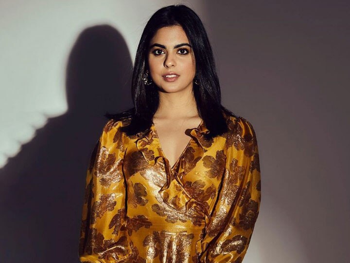 Mukesh Ambani Daughter Isha Ambani floral-meets-metallic gown ઈશા અંબાણીનો જોવા મળ્યો નવો અવતાર, લાડલીએ કરાવ્યું ‘અફલાતુન’ ફોટોશૂટ