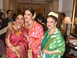 રેખા-નાની બહેન એક સાથે જોવા મળ્યાં, બન્ને બહેનોની આવો અંદાજ લોકો જોતાં રહી ગયા