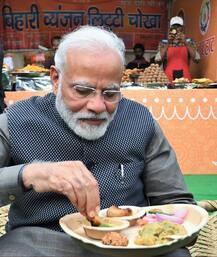 અચાનક ‘હુનર હાટ’ પહોંચ્યા PM મોદી, લિટ્ટી-ચોખાનો માણ્યો સ્વાદ અને કુલડી ચા પીધી, જુઓ તસવીરો