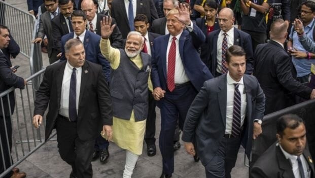 Trump India Visit 1 lakh people expected to line up for  roadshow by PM Modi and US Prez Donald Trump મોદી-ટ્રમ્પના રોડ શૉમાં કેટલા લોકો રહેશે હાજર ? અમદાવાદના કમિશ્નરે શું કહ્યું ? જાણો વિગત