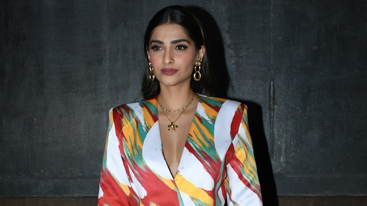 bollywood payal rohatgi calls sonam kapoor dumb also alleges for eating non vegetarian સોનમ કપૂરને આ ફિલ્મ એક્ટ્રેસે કહી મૂર્ખ મહિલા, કહ્યું- તું મીટ ખાય છે.....