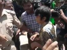 બેંગલુરુ: ‘ફ્રી કાશ્મીર’નું પોસ્ટર લઈને પ્રદર્શન કરી રહેલી મહિલા વિરુદ્ધ રાજદ્રોહનો કેસ દાખલ